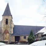 Entrée de l'église Saint-Georges de Trappes sous la neige